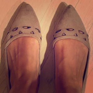 Pointed toe flats